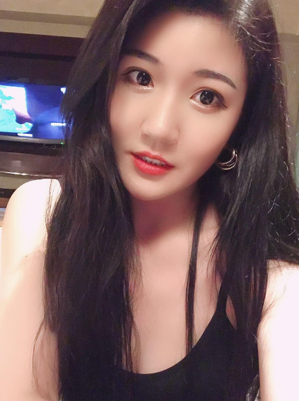 风情万种的妩媚小妞